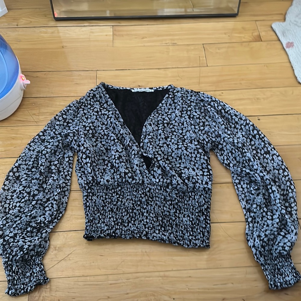 Floral long sleeve top with peasant sleeves and bunched on waist